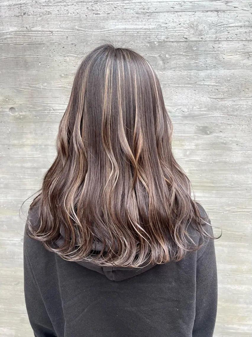 ロング カラー カット ヘアカラー トリートメント mana .のヘアスタイル