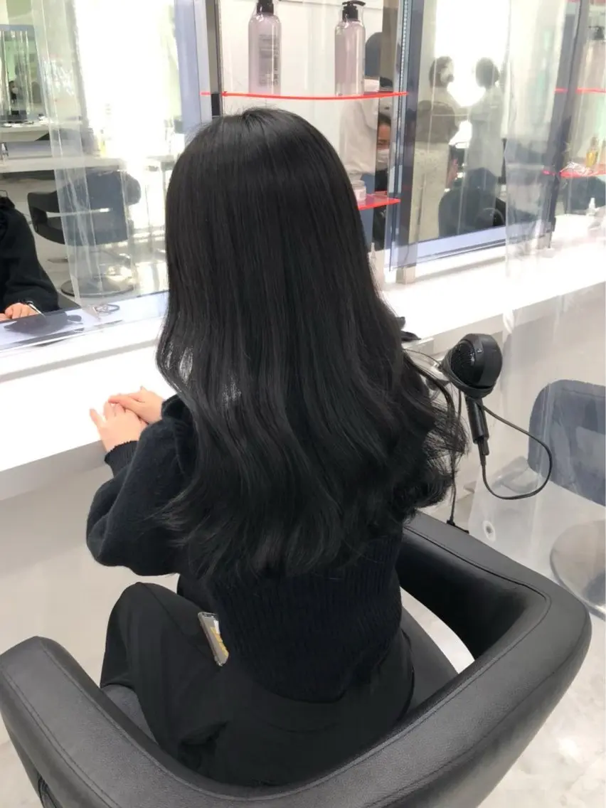 セミロング カラー センターパート特化 井上健太のヘアスタイル