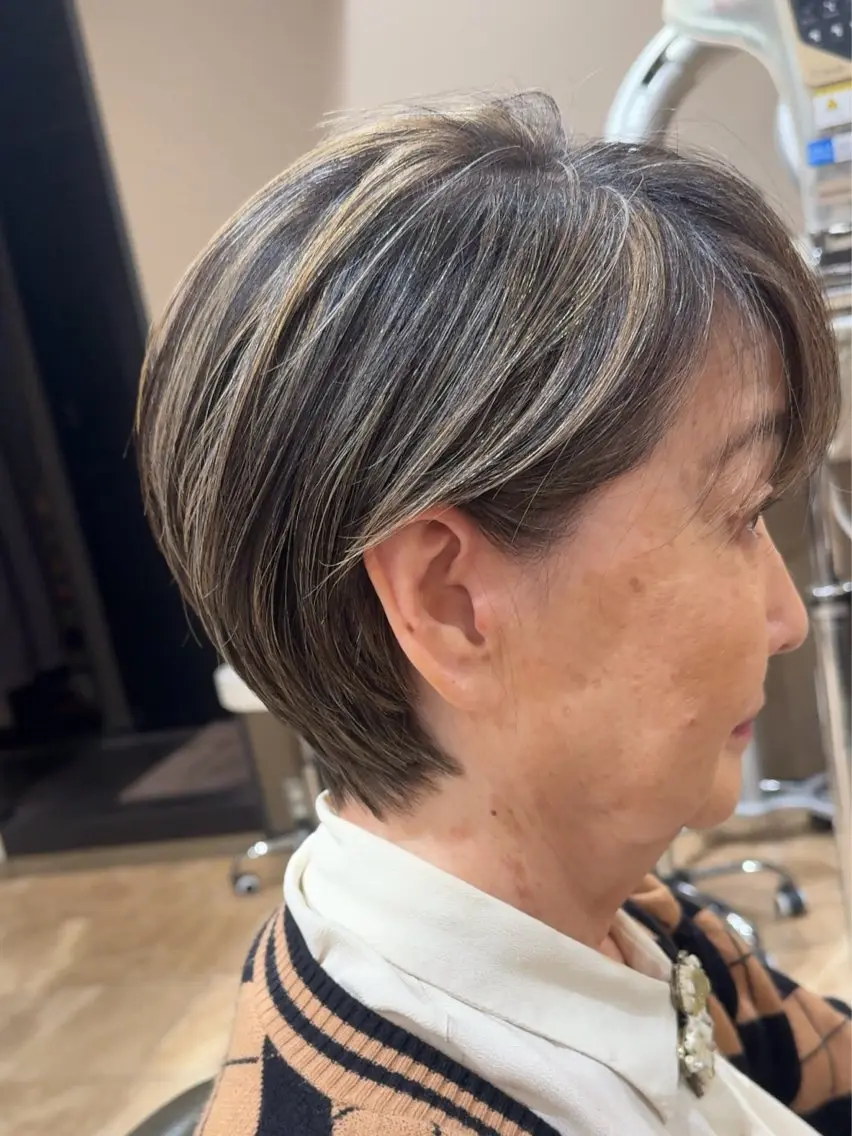ショート ハイライト グラングリーン大阪 savoirサキモトのヘアスタイル