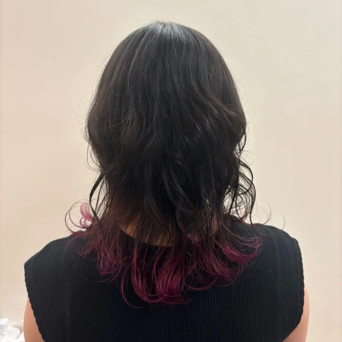 セミロング カラー デザインカラー ローズカラー ウルフカット 謝花 卯依┆͓̽ モデル募集中🪽⋆*のヘアスタイル