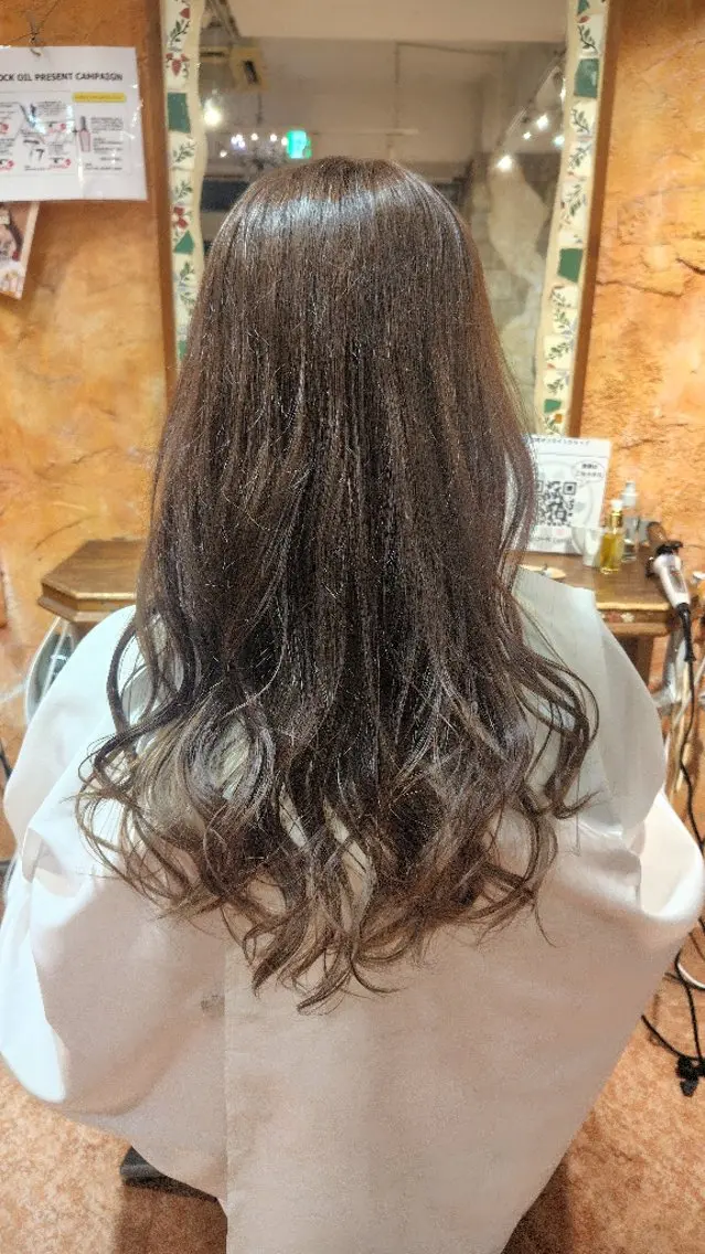 カラー セミロング アッシュ ベージュカラー 梅原 瑞雪のヘアスタイル