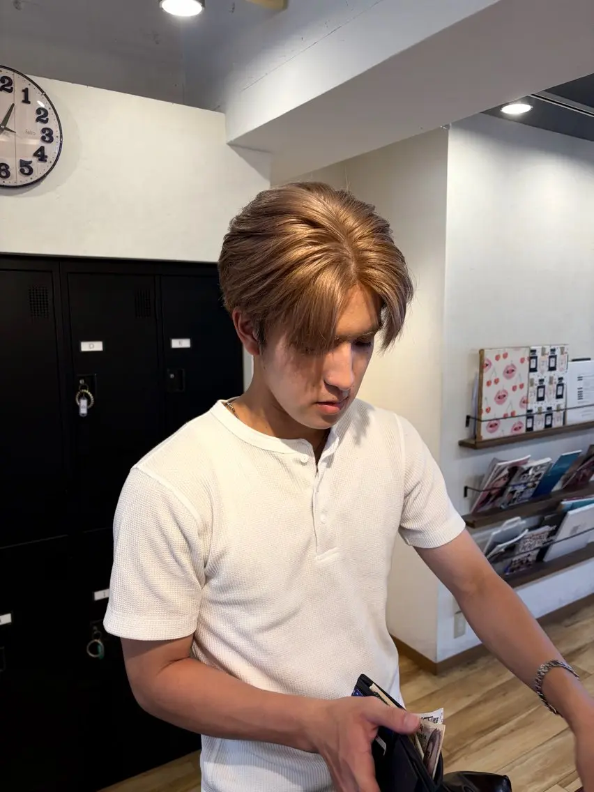 ショート カラー メンズ メンズブリーチ ベージュカラー ブリーチ 透明感カラー ミルクティーベージュ ヘアカラー ハイトーンカラー cecil kokiのヘアスタイル