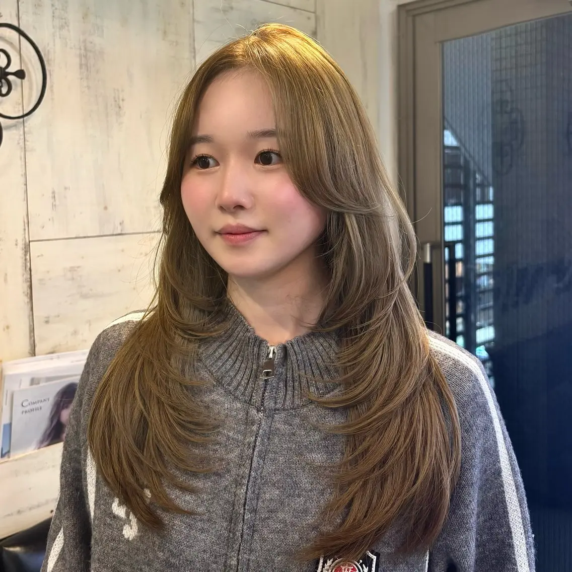 ロング カラー ロングレイヤー ベージュカラー ブリーチ 透明感カラー ダブルカラー カット ヘアカラー レイヤーカット/ダブ ルカラー/フウカ🤍のヘアスタイル