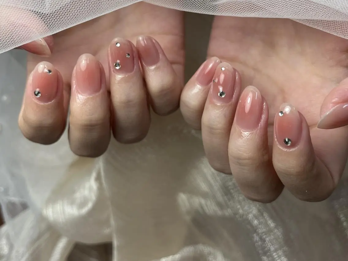 ネイル グラデーション ピンク シンプルネイル ストーンネイル ハンドネイル ToliyDeliy ネイルサロンのネイルデザイン