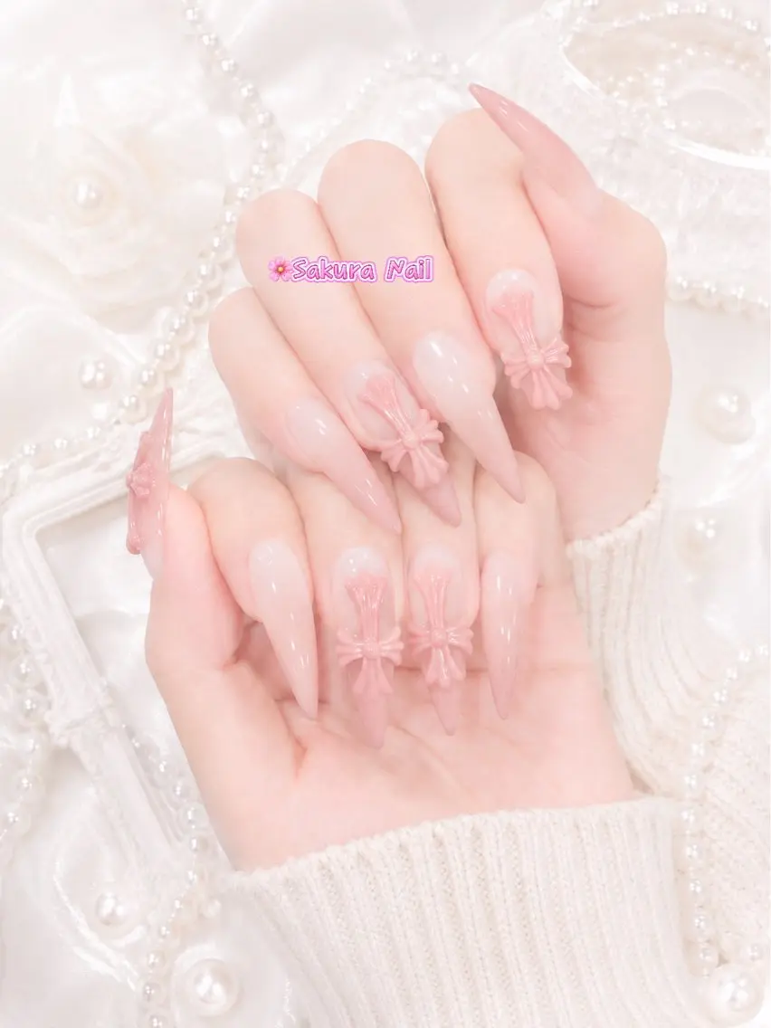 ネイル アートネイル オーロラネイル ボルドー チークネイル フレンチネイル ハンドネイル Sakura Nail Salonのネイルデザイン