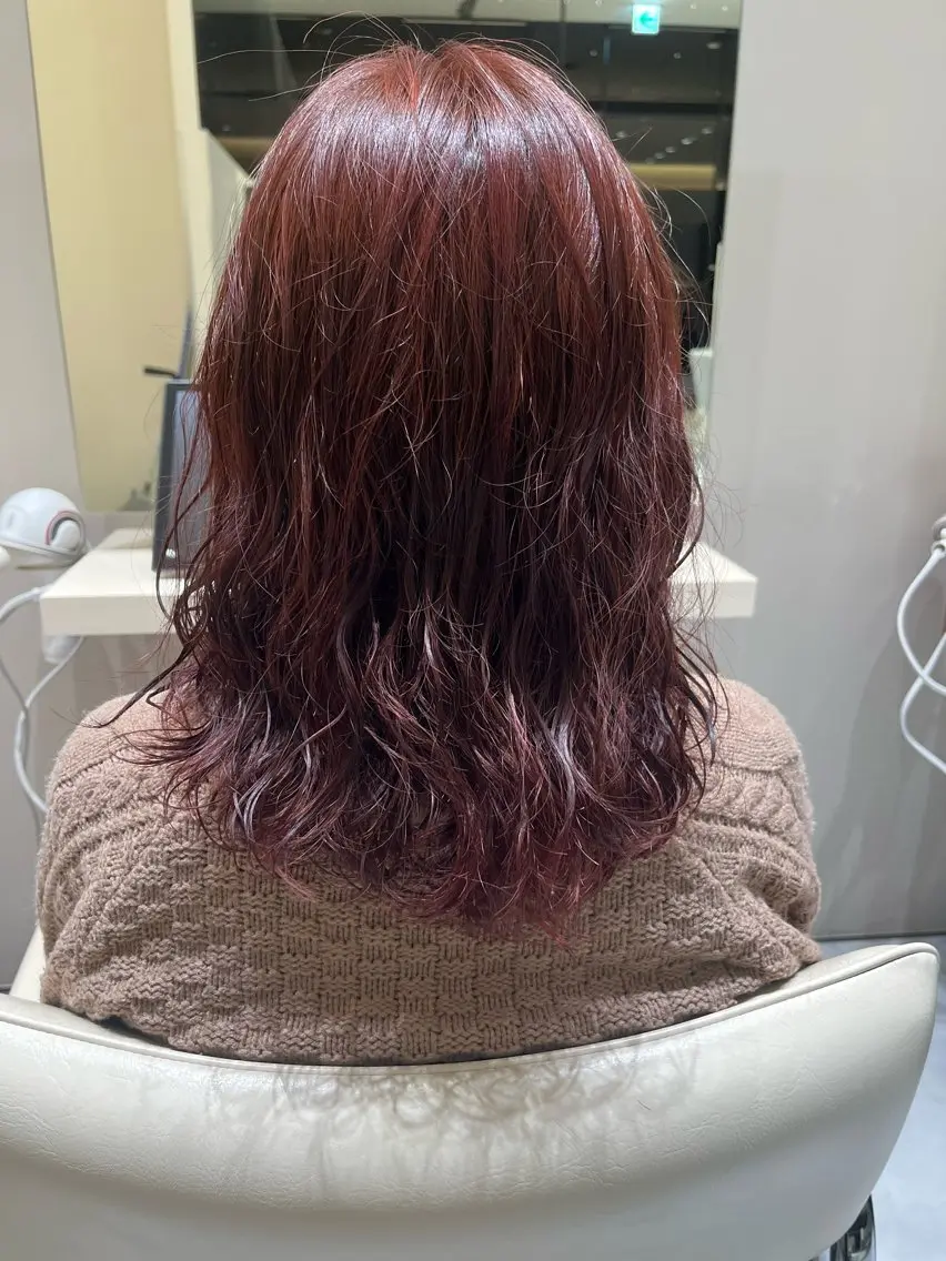 ミディアム ピンクブラウン k-two 関 七海のヘアスタイル