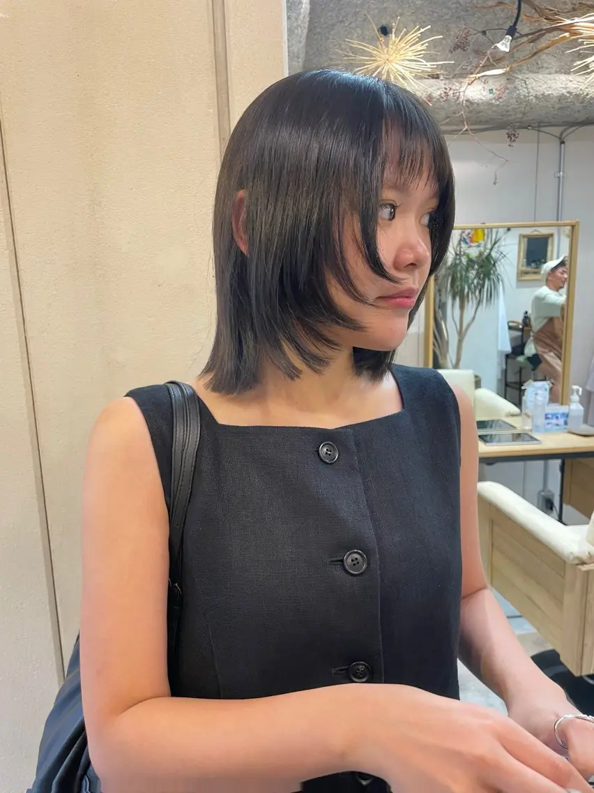 ミディアム レイヤーカット 透明感カラー 🦋AYAのヘアスタイル