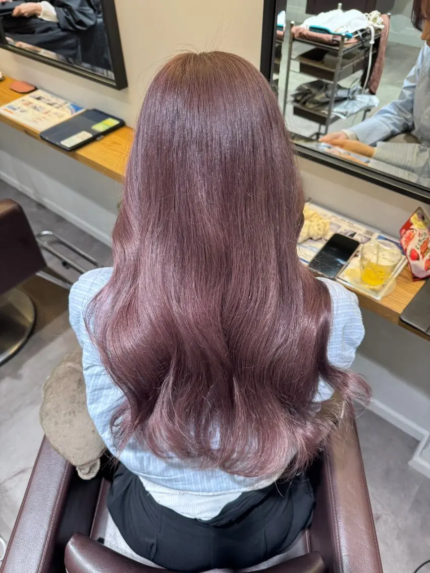 カラー ブリーチ ダブルカラー グレージュ ピンクカラー 透明感ある艶カラー / KAKOのヘアスタイル