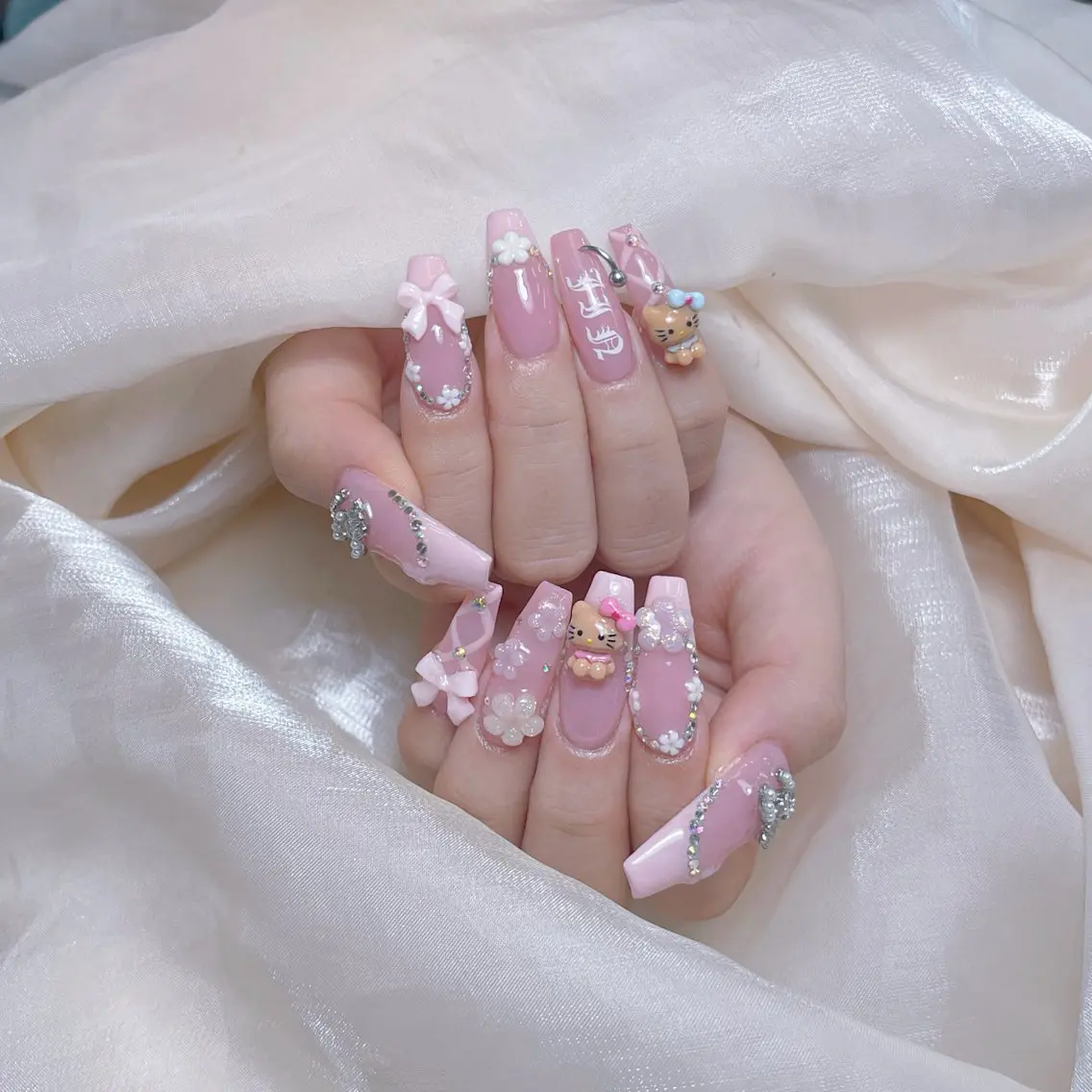 ネイル クリアネイル フラッシュネイル キラキラネイル ロングネイル マグネットネイル ハンドネイル princess👑 木戸　唯のネイルデザイン