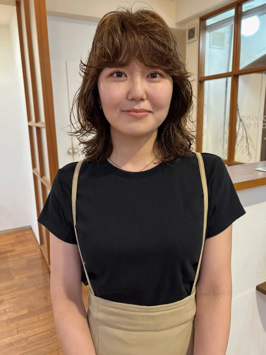 ミディアム カラー ミディアムパーマ ベージュカラー ブラウンカラー ブラウンベージュ カット パーマ 若林 良のヘアスタイル
