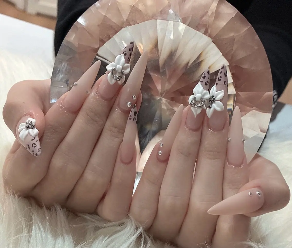 ネイル LoaChaton kaeのネイルデザイン