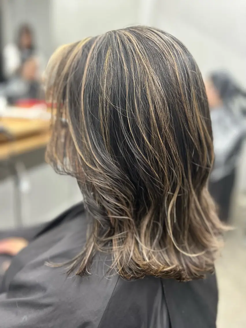 ミディアム ハイライト N/デザインカラー 🌿ナギのヘアスタイル