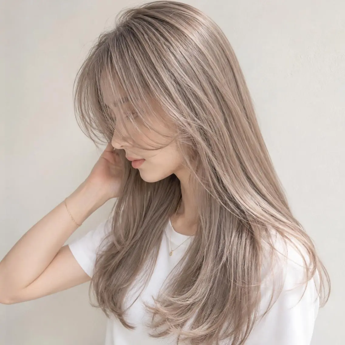 ロング カラー ベージュカラー 透明感カラー ダブルカラー ハイトーンカラー ミルクティーベージュ カット ヘアカラー トリートメント SOURCE梅田💎 ヘアケア/艶カラーのヘアスタイル