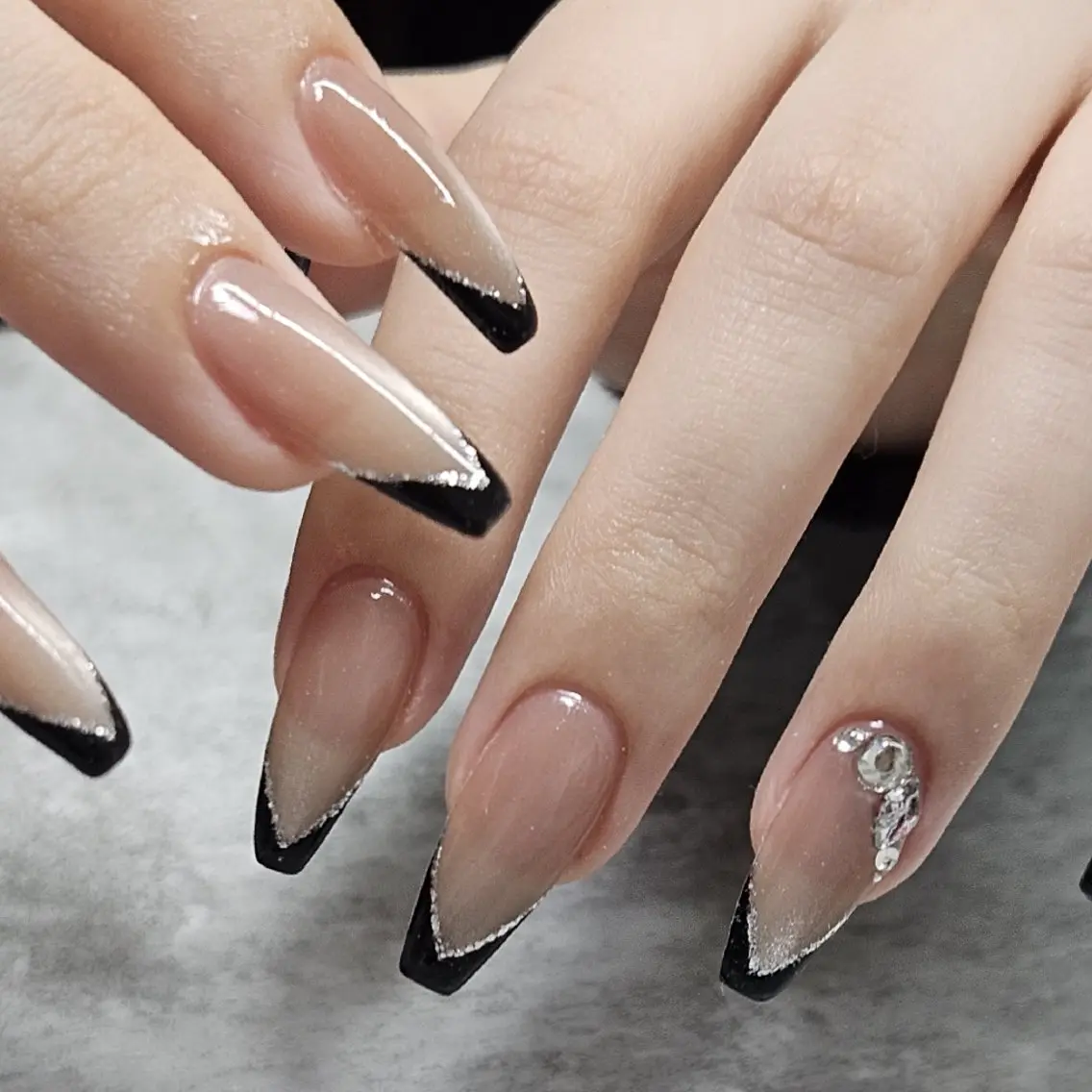 ネイル マグネットネイル ハンドネイル Lia Nailのネイルデザイン
