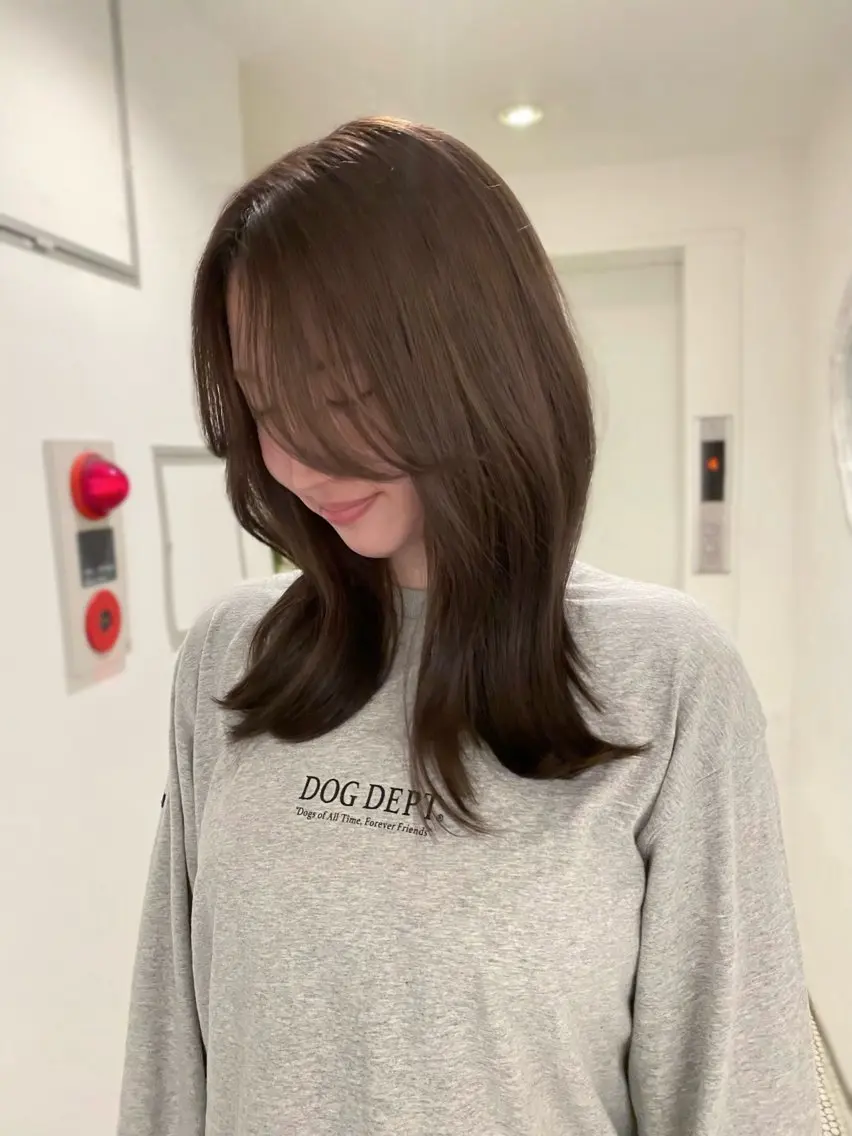 セミロング カラー ブラウンカラー ヘアカラー アオイ🩵レイヤー /柔らかカラーのヘアスタイル