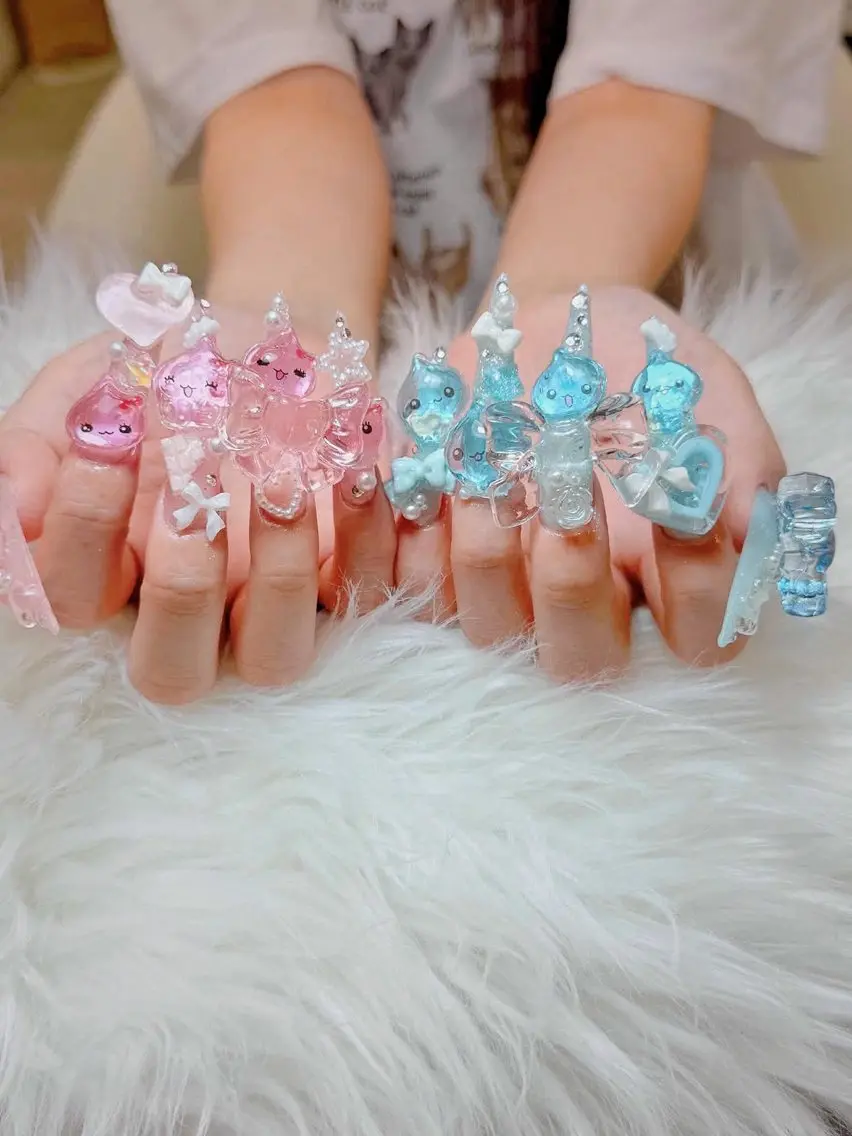 ロング ハンドネイル ANH ゴテゴテネイルのネイルデザイン
