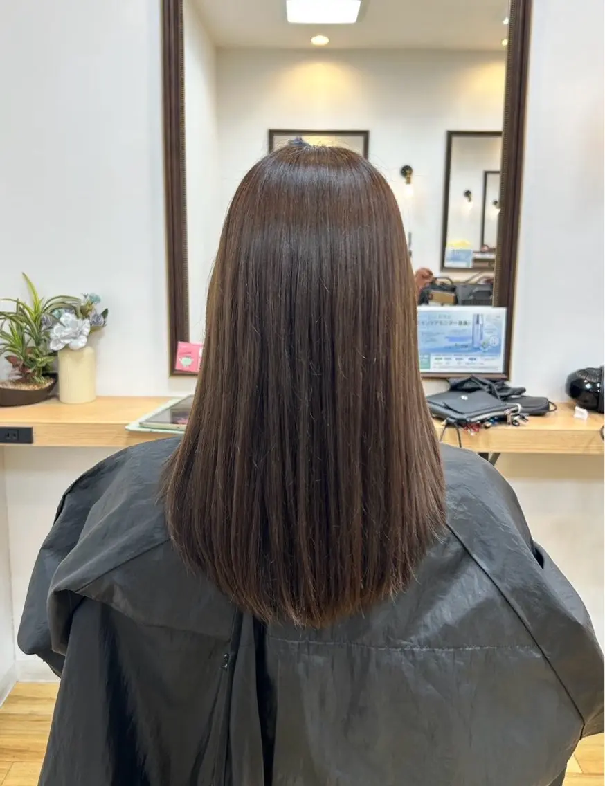セミロング MOLLA 陽菜のヘアスタイル