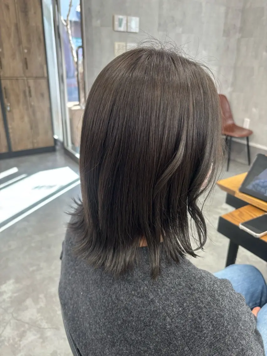 ミディアム カット ヘアカラー 市毛 結菜のヘアスタイル