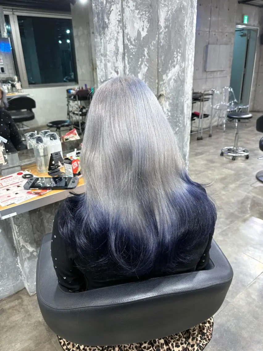 ロング カラー 黒髪 ブリーチ ブルーカラー ブルーブラック 透明感カラー 🦋chisa🦋 韓国カラー🤍のヘアスタイル