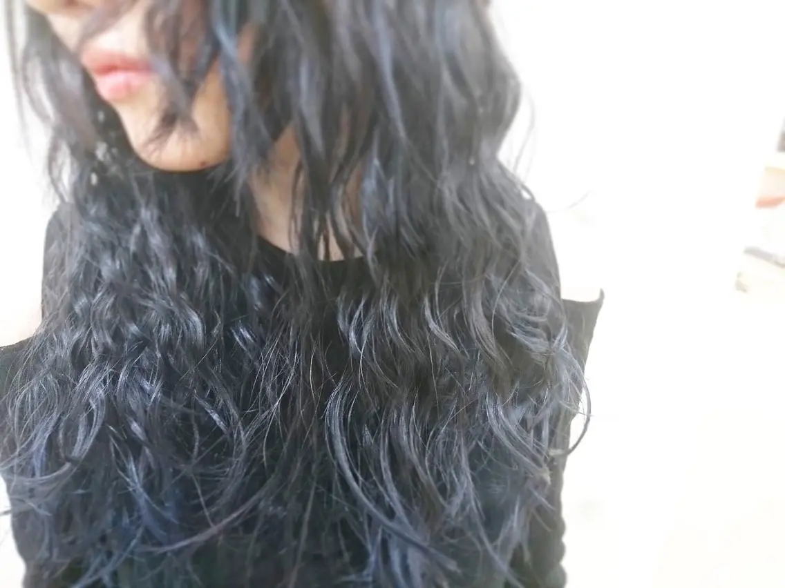 ロング カラー パーマ ヘアアレンジ ブルーカラー ブルージュ エグチ アキラのヘアスタイル