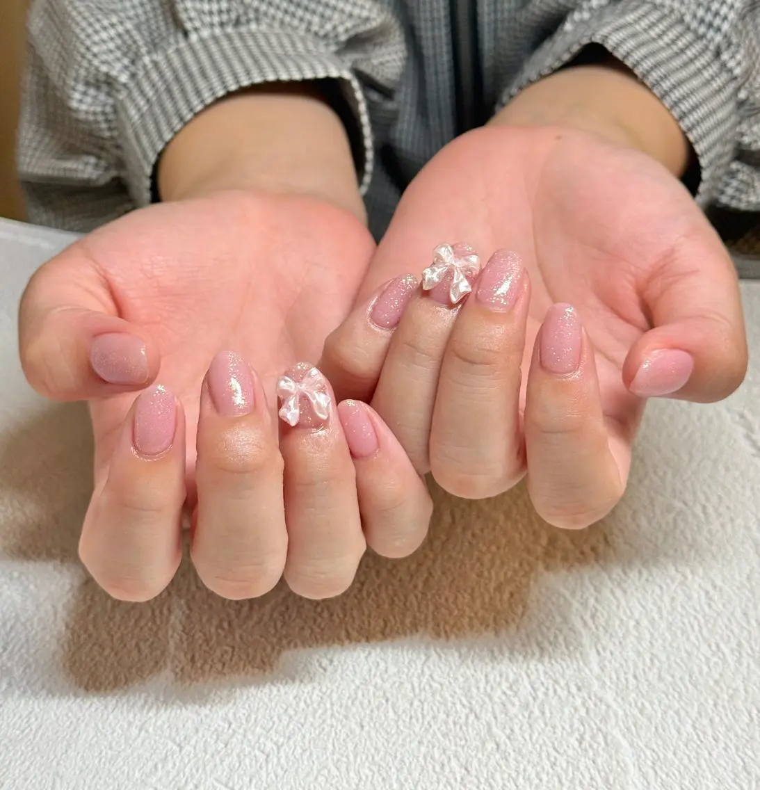 ネイル オーロラネイル ラメ(グリッター) ワンカラーネイル リボン シンプルネイル Nail Rea 🫧ayaka🫧のネイルデザイン