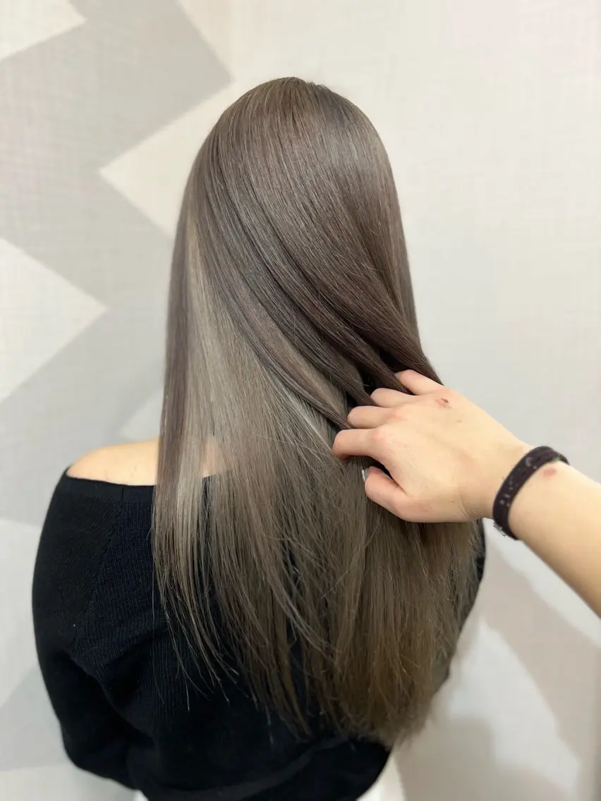 ロング カラー ブリーチ グレージュ ハイトーンカラー インナーカラー エクステ ヘアカラー 吉野 瑳桜のヘアスタイル