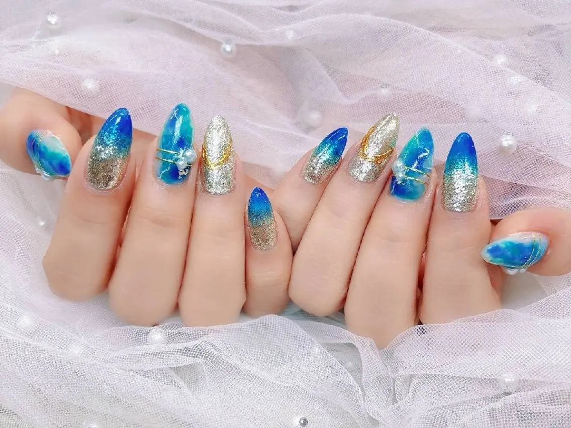 ネイル 長さ出し ジェルネイル キラキラネイル ラメ(グリッター) ニュアンスネイル Chouette Nailのネイルデザイン