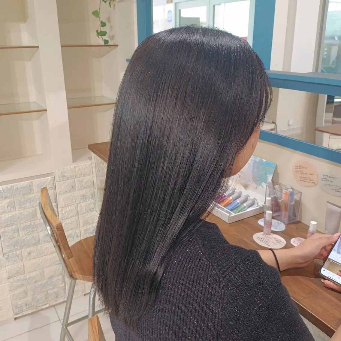 ロング カラー 黒髪 ブリーチ ブルーカラー ブルーブラック ヘアカラー きっか海老名 カラーモデル募集中!のヘアスタイル
