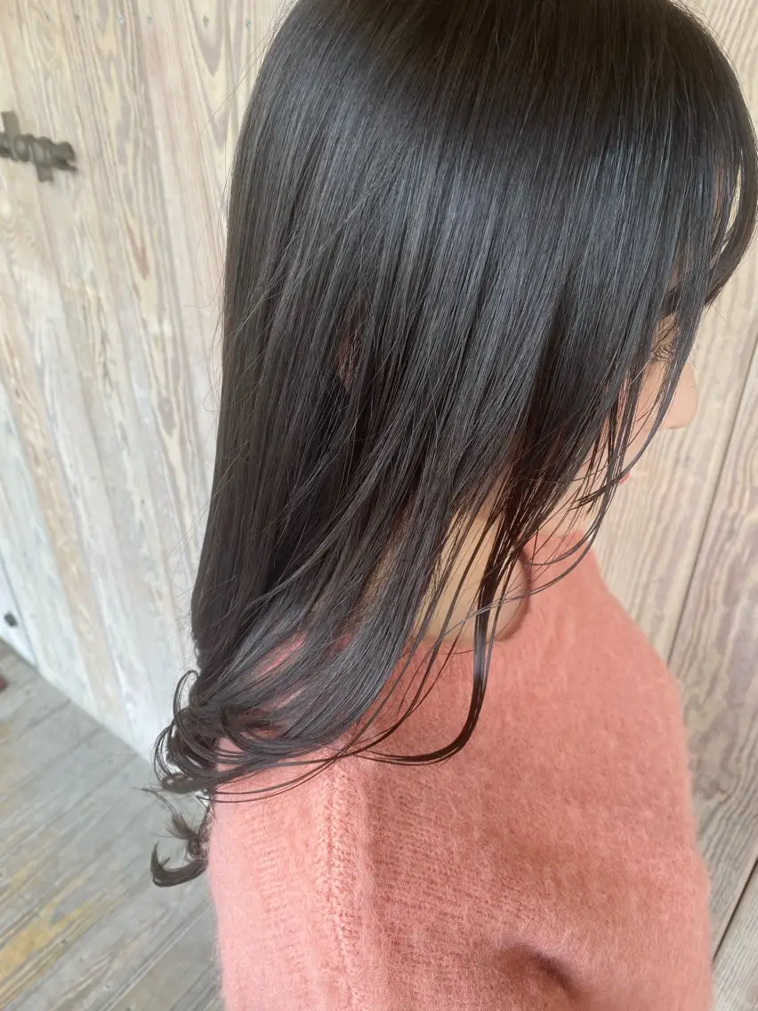 ロング カット ヘアカラー 西田 朋華のヘアスタイル