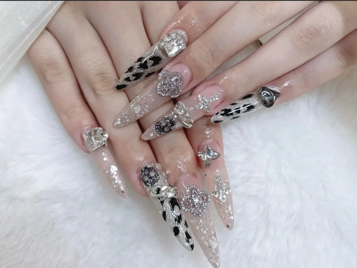 ネイル 長さ出し ガーリー 韓国ネイル ロングネイル 持ち込み Nami nail salonのネイルデザイン