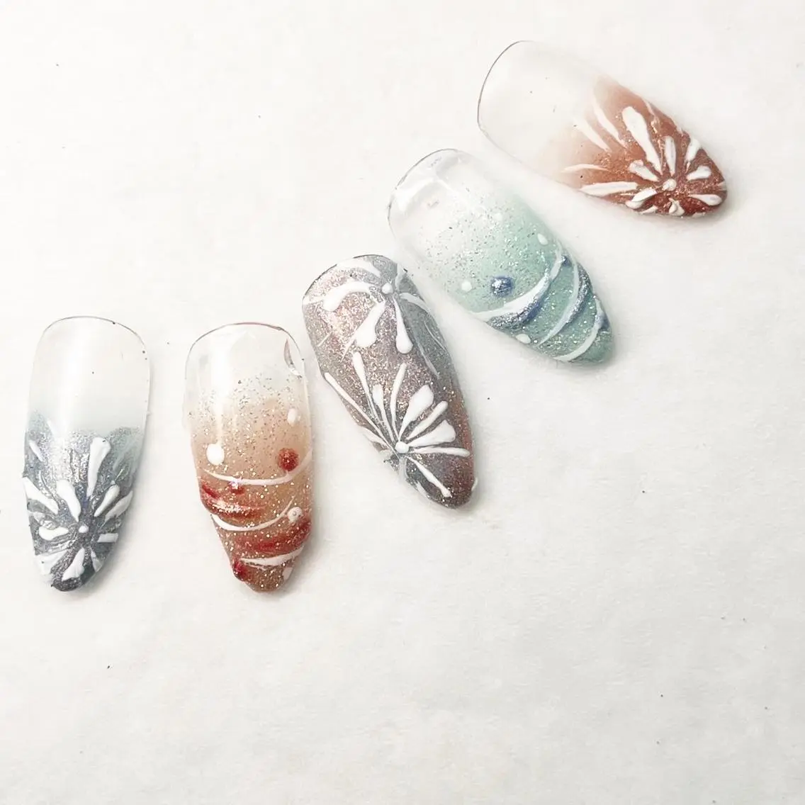 ミディアム ネイル パープルカラー ブルー マグネットネイル ピンク パープル RIONnail Yurikaのネイルデザイン
