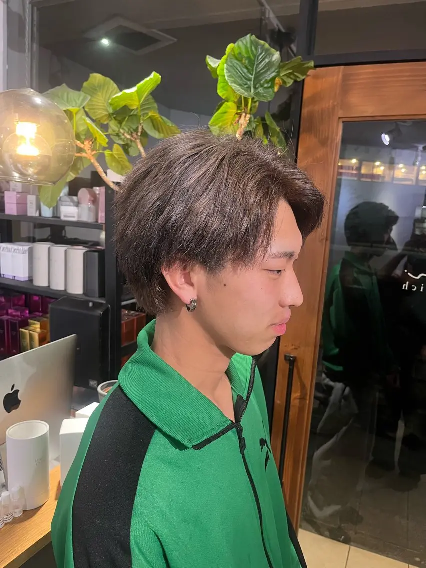 カラー メンズ ベージュカラー 透明感カラー グレージュ ヘアカラー 友 美海のヘアスタイル