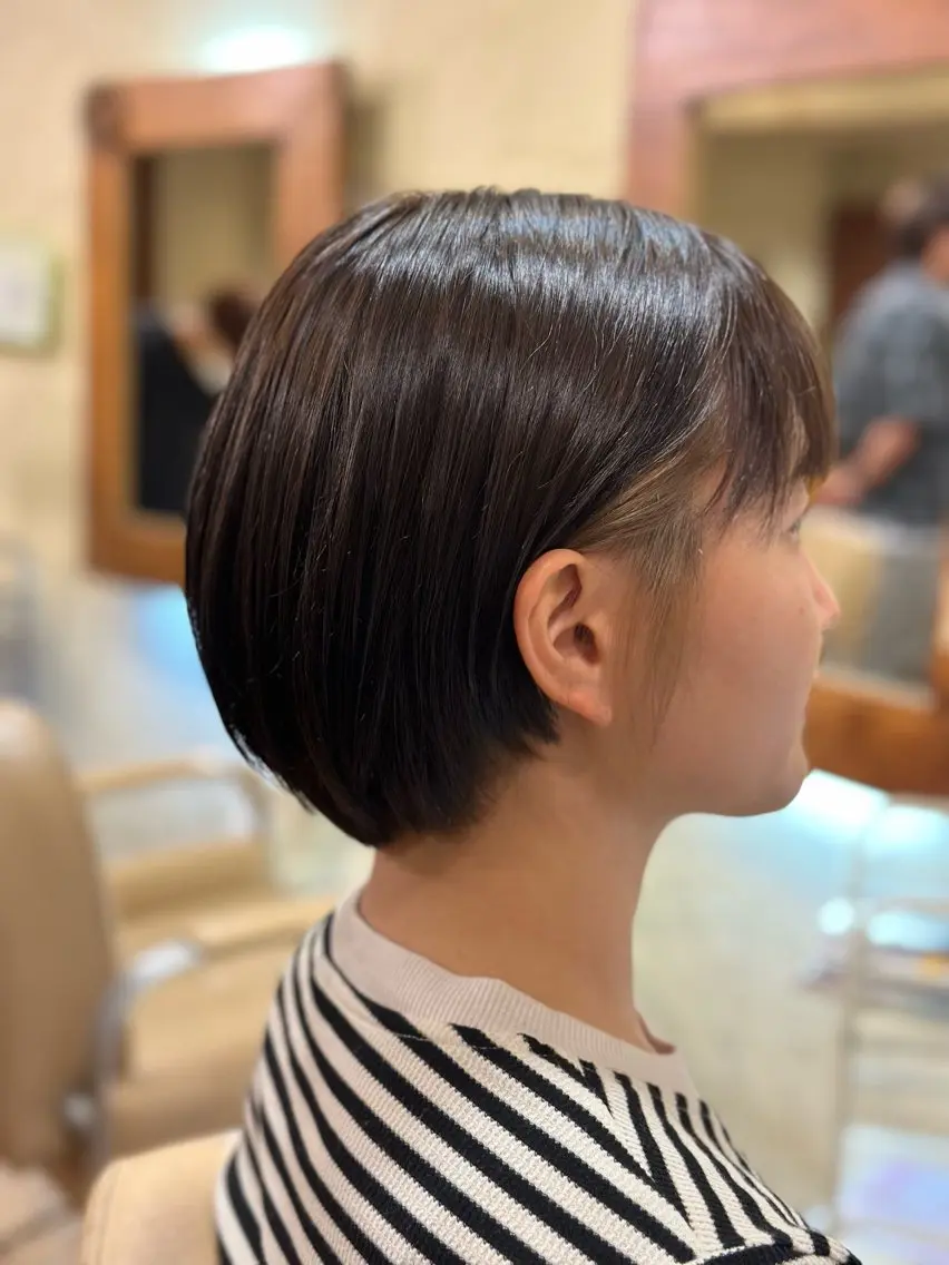 ショート アッシュ ショートヘア 冨士 美織のヘアスタイル