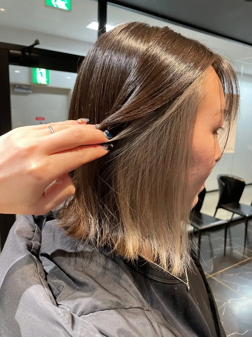 ミディアム カラー ブリーチ イルミナカラー 外ハネヘア カット ヘアカラー 透明感カラー/ 韓国風🌿RIKOのヘアスタイル