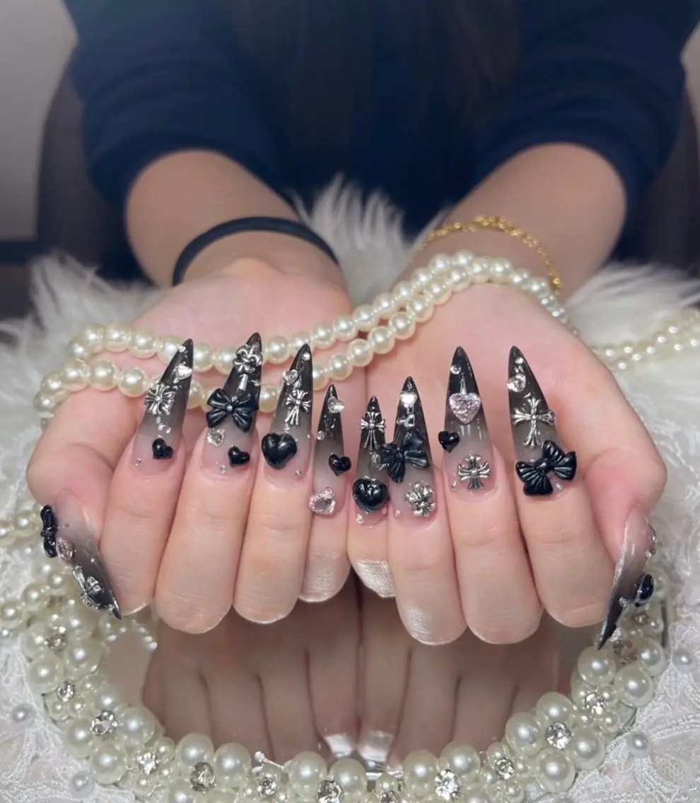 ネイル アートネイル ボルドー フレンチネイル ジェルネイル 氷ネイル・うるうるネイル ハンドネイル Julie NailSalonのネイルデザイン