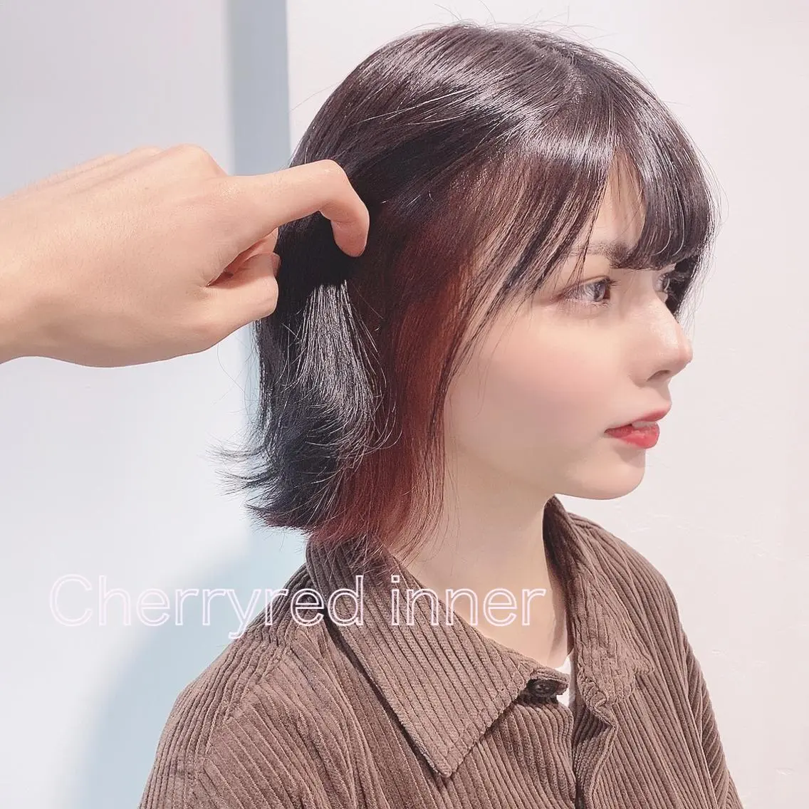 ミディアム カラー ヘアアレンジ ネイル マツエク・マツパ ブリーチ ブリーチなしカラー レッドカラー 赤色 𓏸レイヤー髪質改善 透けカラーカノン🫧のヘアスタイル