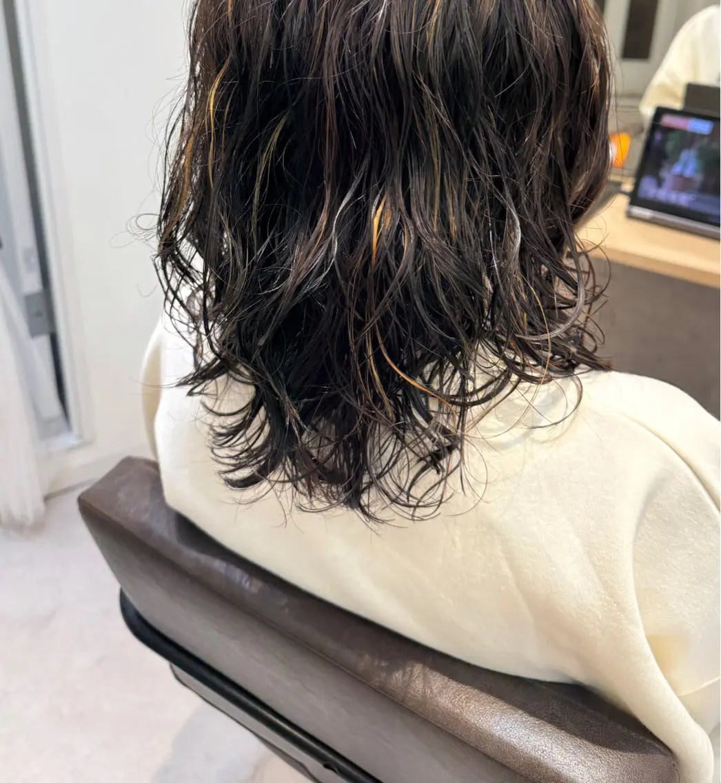 ミディアム パーマ ミディアムパーマ カット パーマ トリートメント 似合う髪型が 分からない方へのヘアスタイル