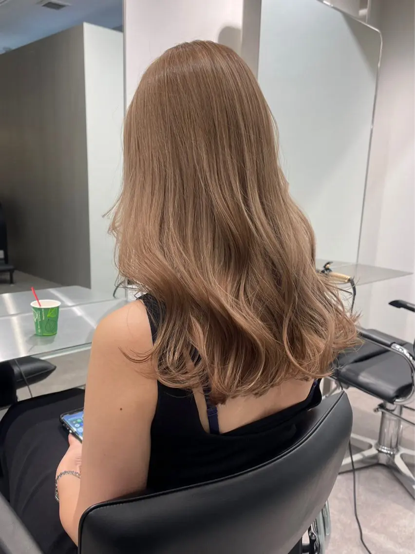 セミロング ヘアカラー 海外ブロンド/ ベージュ⭐︎カレンのヘアスタイル