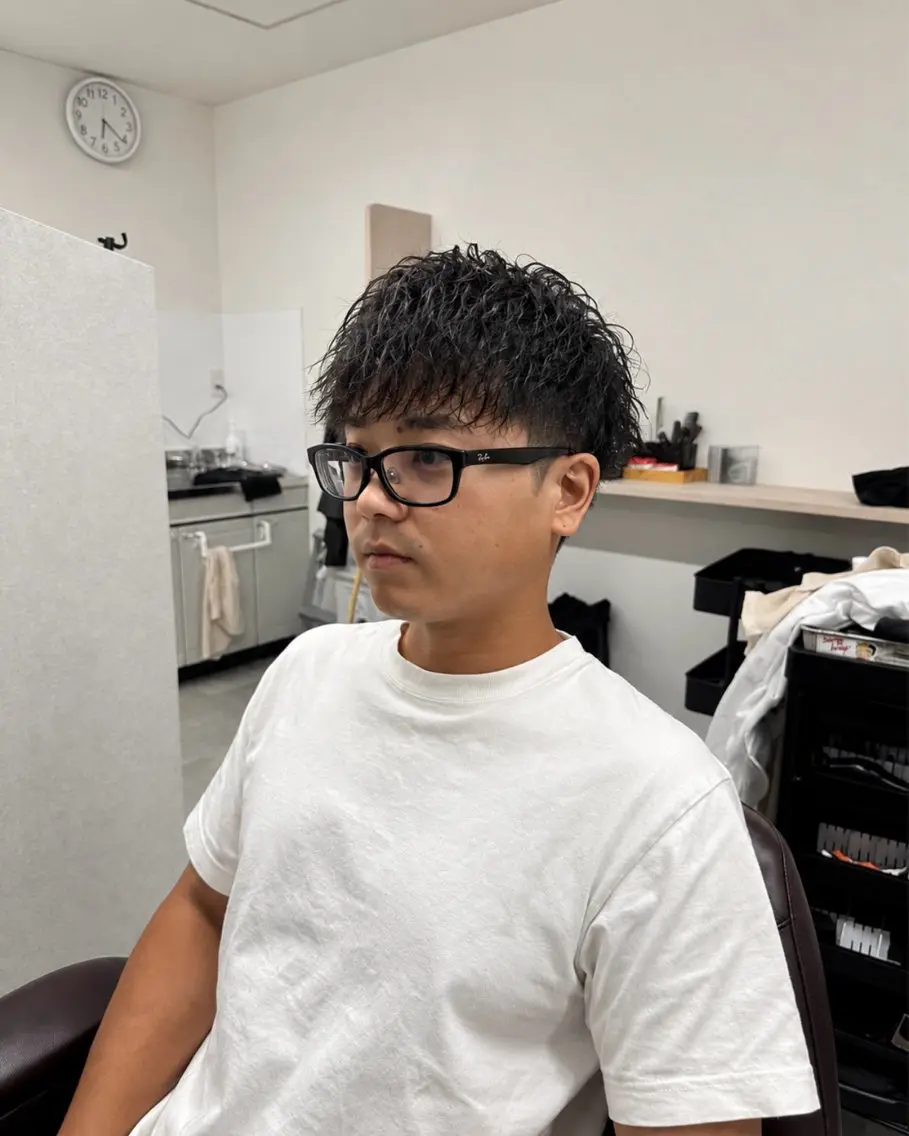 ショート パーマ メンズ 梅本 淑人のヘアスタイル