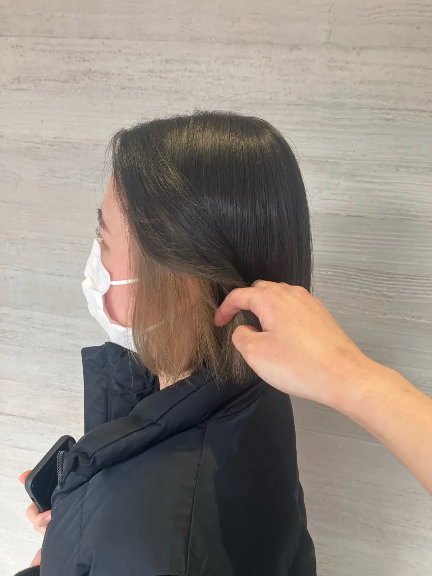 ショート カラー ベージュカラー ブリーチ インナーカラー ボブ サキ🤍ハイトーン 🪩レイヤーカットのヘアスタイル