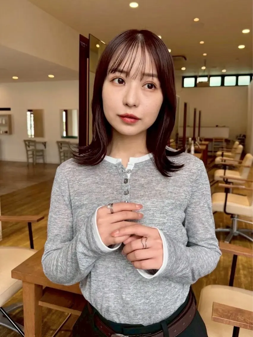 セミロング 亀澤 瑚奈のヘアスタイル