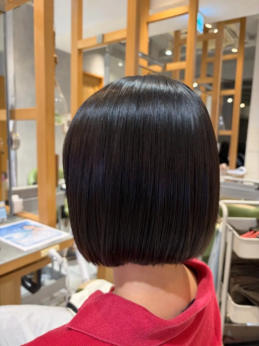 ショート ハイライトカラー レイヤーカットのヘアスタイル