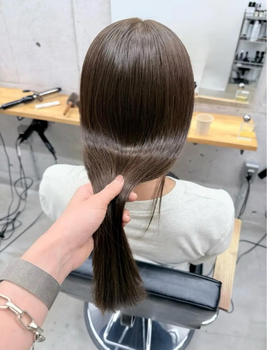 ロング カット ヘアカラー 葉 /レイヤーカットのヘアスタイル