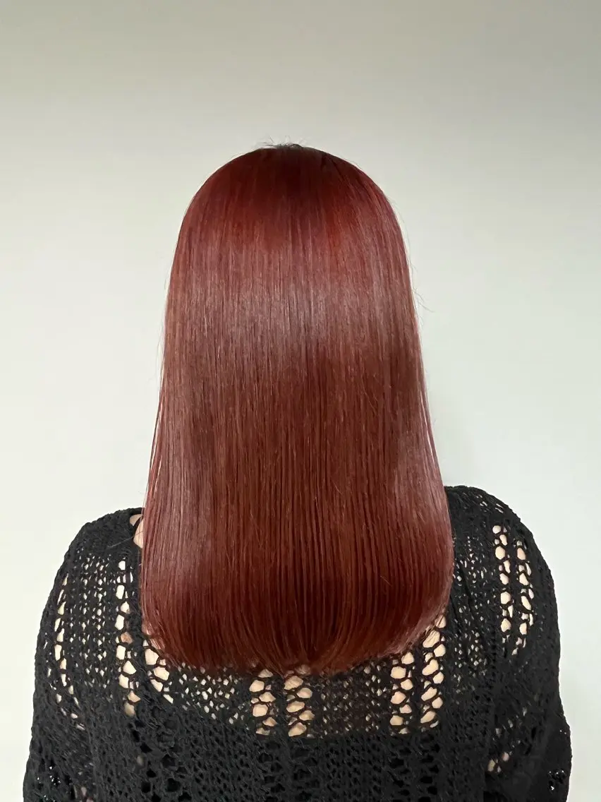 セミロング カラー レッドカラー 菅野 紗弥のヘアスタイル