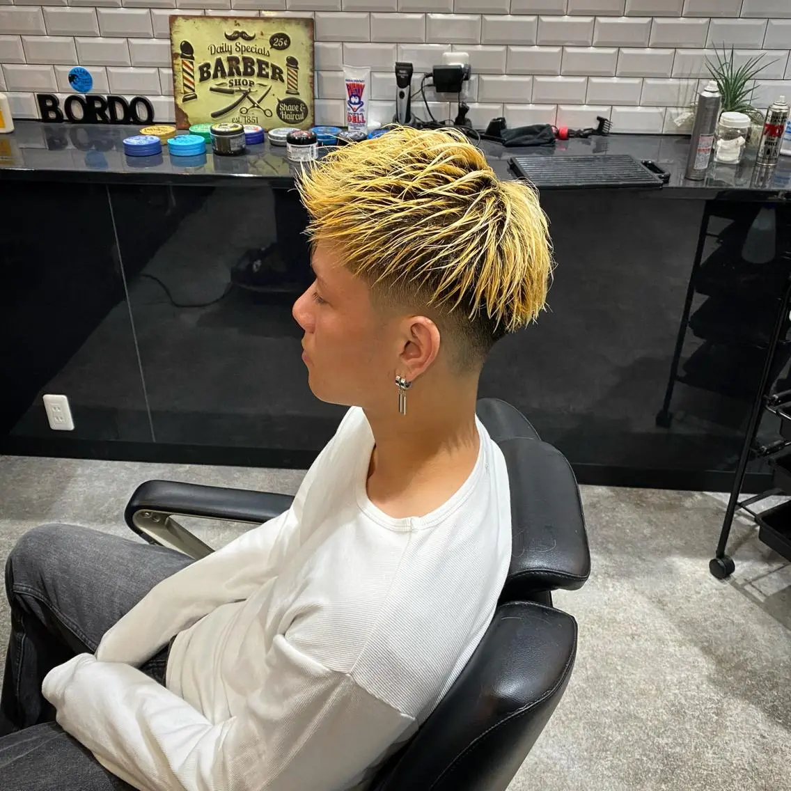 ショート カラー メンズ フェードカット メンズパーマ スキンフェード カット 前田賢生 ご新規様はNGのヘアスタイル