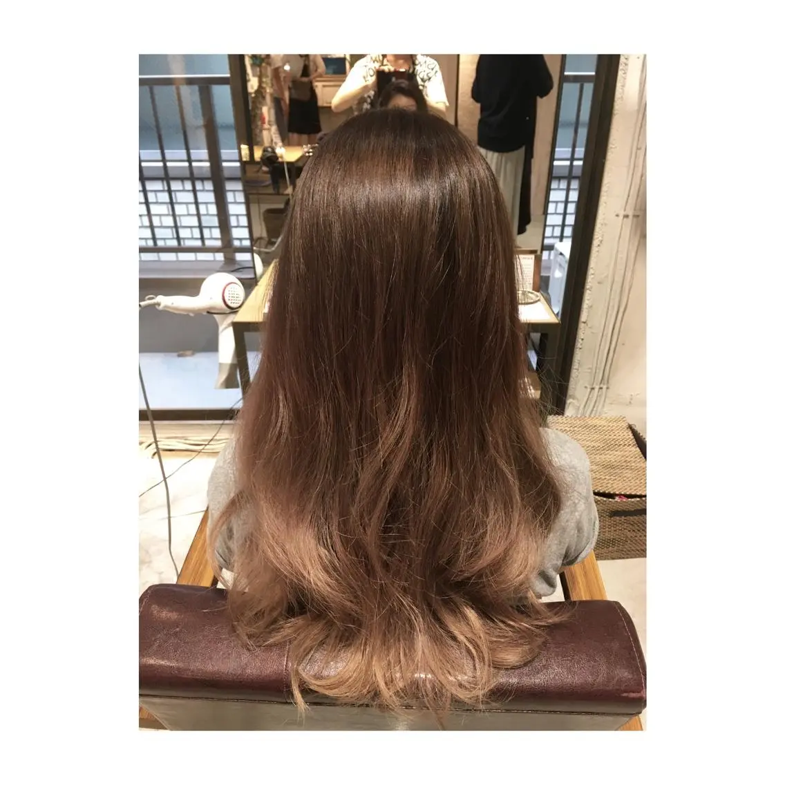 ミディアム セミロング ロング カラー パーマ ベージュカラー グラデーションカラー アオガミ （前髪顔周りカット）のヘアスタイル