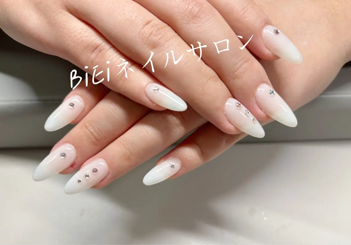 チップ十本長さだし+ワンカラーorラメグラ【オフ込み,ストーン10粒】¥8900の写真