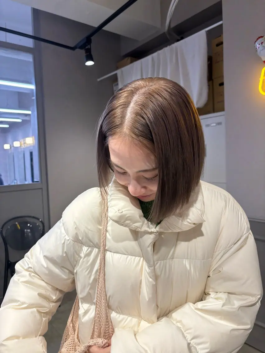 ショート カラー 抜け感レイヤー︴ ニュアンスカラーのヘアスタイル