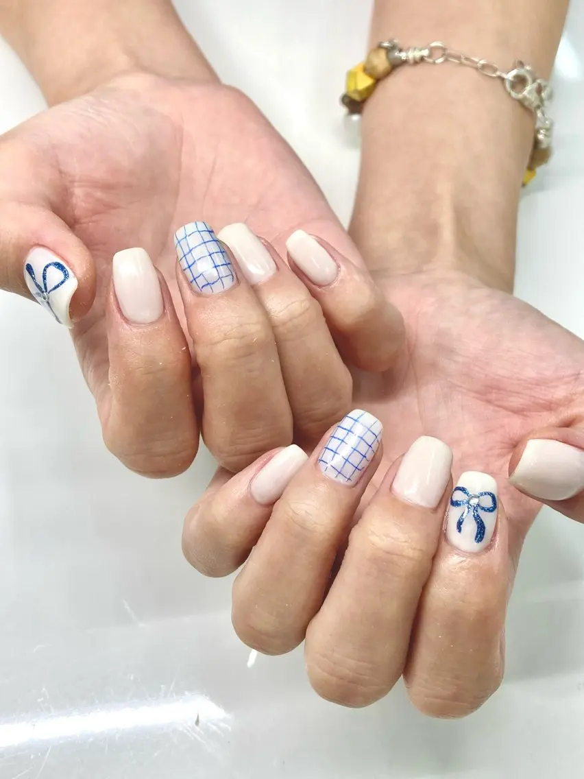 ネイル ブルー シンプルネイル ホワイト 佐々木 優花のネイルデザイン
