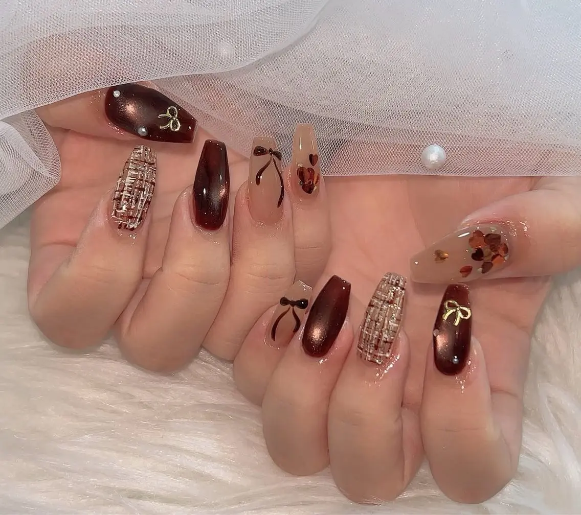 ネイル ボルドー フレンチネイル キラキラネイル 韓国ネイル レース ハンドネイル Floria nail salonのネイルデザイン